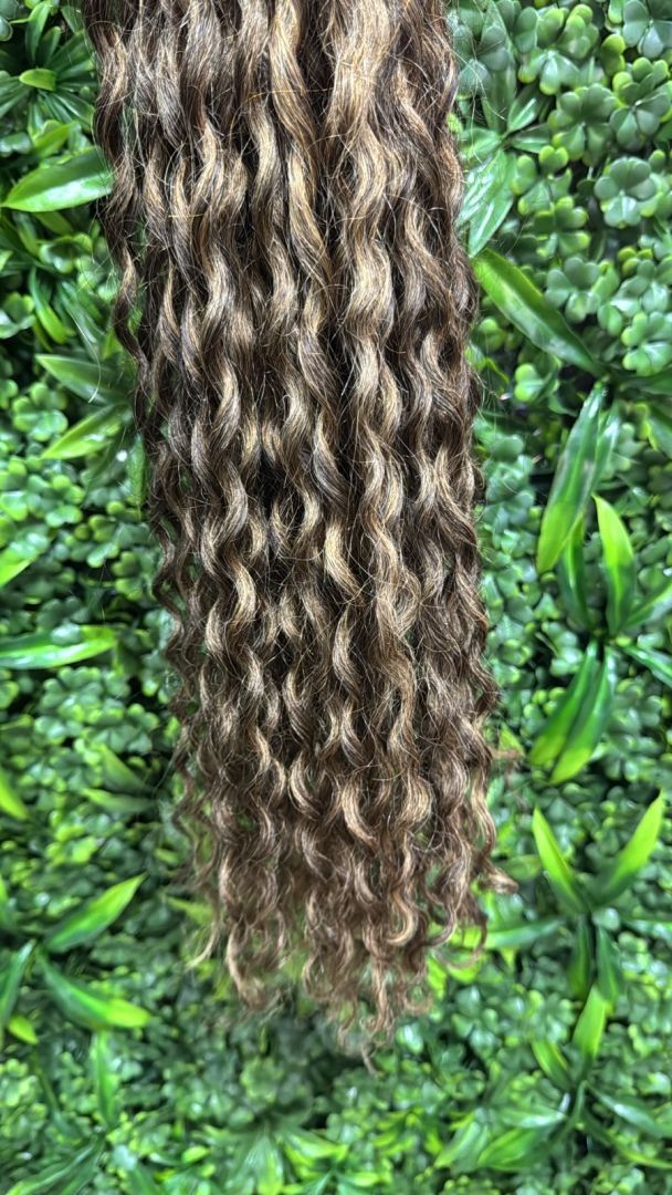 Cabelo Cacheado Morena Iluminada 75 cm