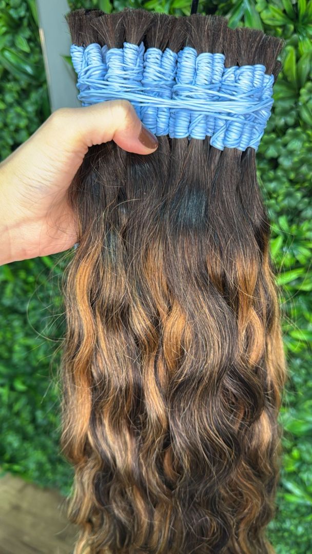 Cabelo Morena Iluminada Ondulado Indiano 65 cm