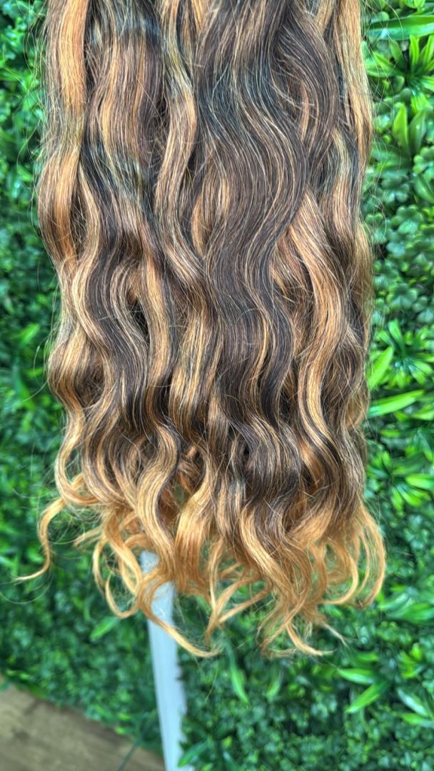 Cabelo Morena Iluminada Ondulado Indiano 65 cm